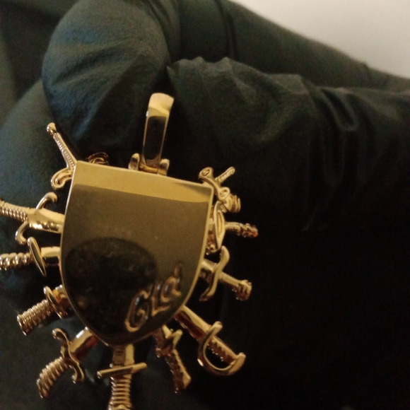 Mens gold pendant - Picture 2 of 5